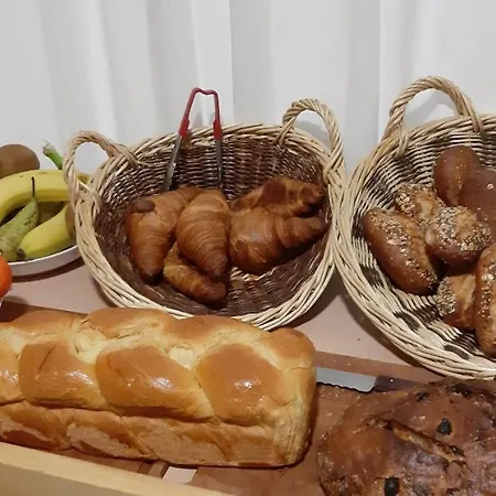 Logis Restaurant Le Relais De L'abbaye ホテル Saint-Évroult-Notre-Dame-du-Bois