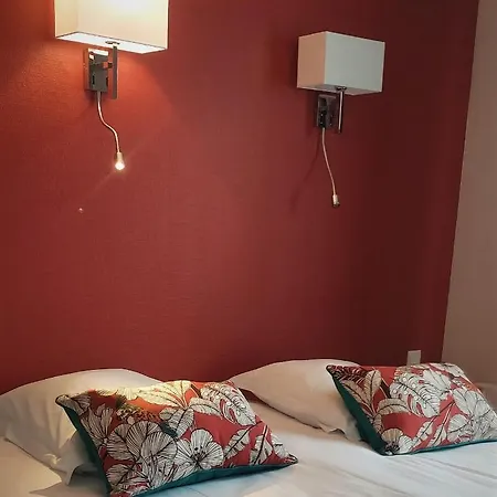 Logis Restaurant Le Relais De L'abbaye ホテル Saint-Évroult-Notre-Dame-du-Bois