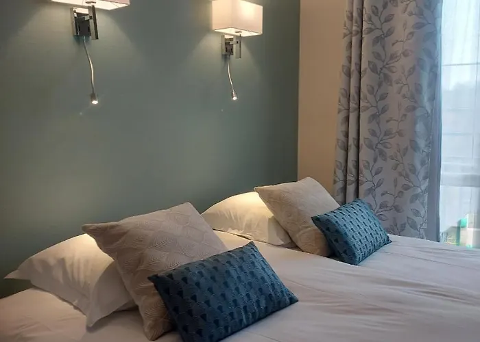 Hotel Logis Restaurant Le Relais De L'abbaye 2*