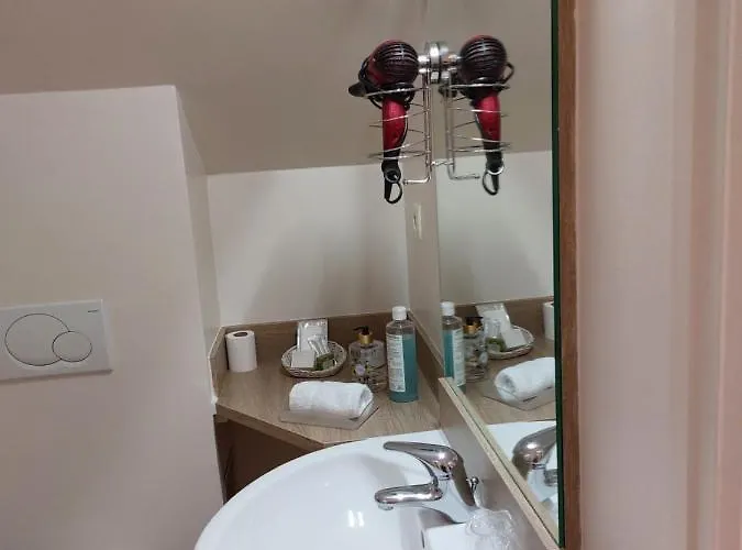 Logis Restaurant Le Relais De L'abbaye 2*